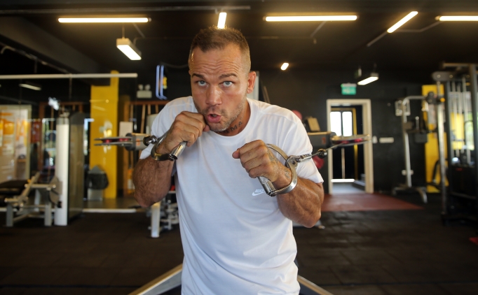 'Demir Yumruk' ��kr� Altay, WBC Orta Do�u �nvan� i�in ringe ��kacak