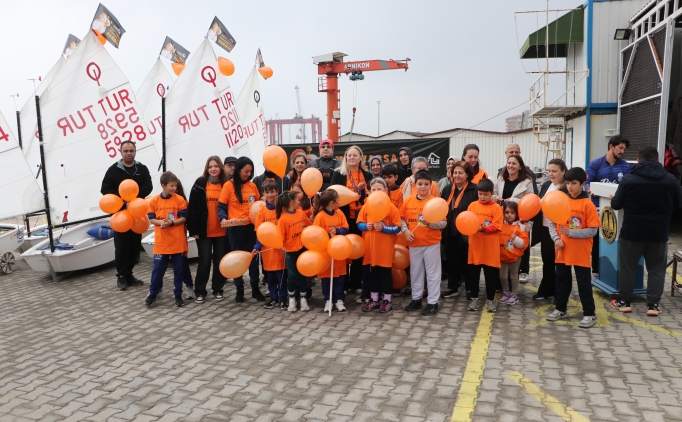 Tekirda�'da yelkenler turuncu balonlarla umut i�in a��ld�