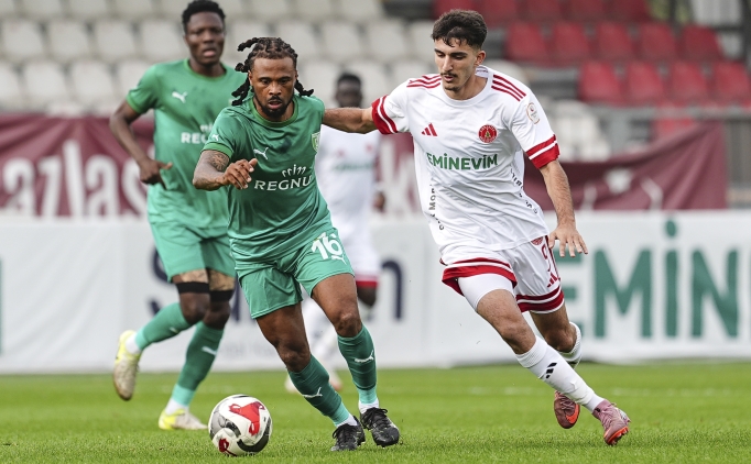 2 k�rm�z� kartl� ma�ta kazanan �mraniyespor!