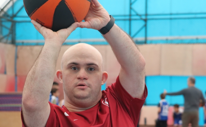 Down sendromlu sporcu, milli tak�ma girmek i�in azimle �al���yor