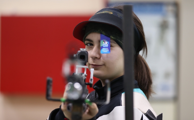 T�rkiye �ampiyonu �zla, at�c� annesi, babas� ve rekortmen ablas�n�n izinden gidiyor