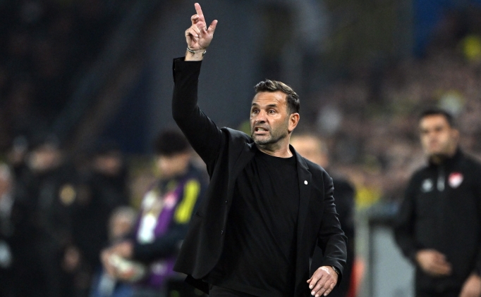 Okan Buruk, Galatasaray'� yine kenetledi