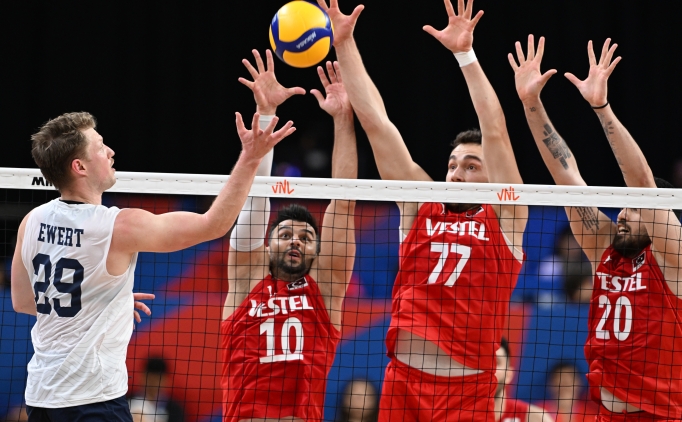 Efe Bayram, aday kadrodan ��kart�ld�