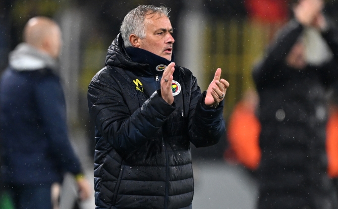 Jose Mourinho, kendi rekorunu k�rman�n pe�inde!
