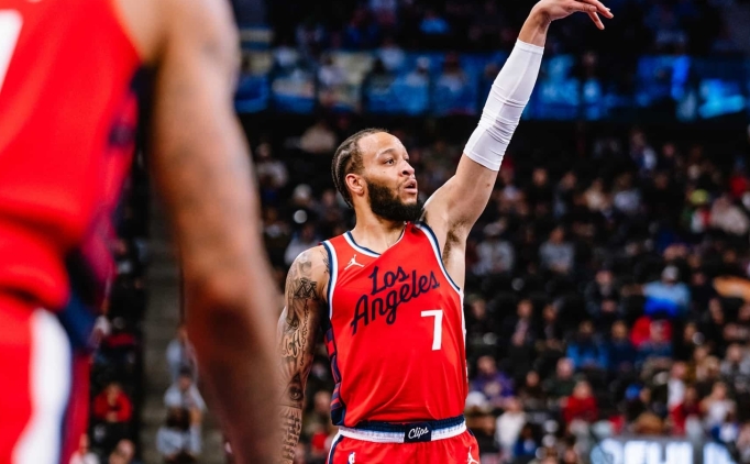 Bucks, Amir Coffey ile 1 yllk anlama salad