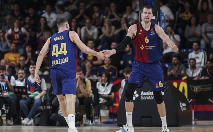 Bar�a basketbolda k���l�yor; para�yok!