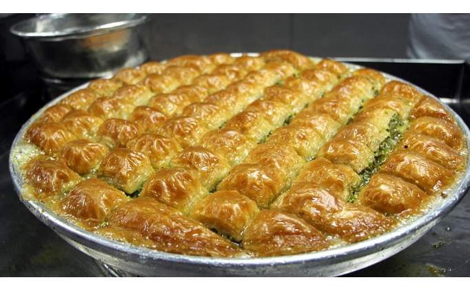 Baklava şerbeti sıcak mı, soğuk mu dökülür? 