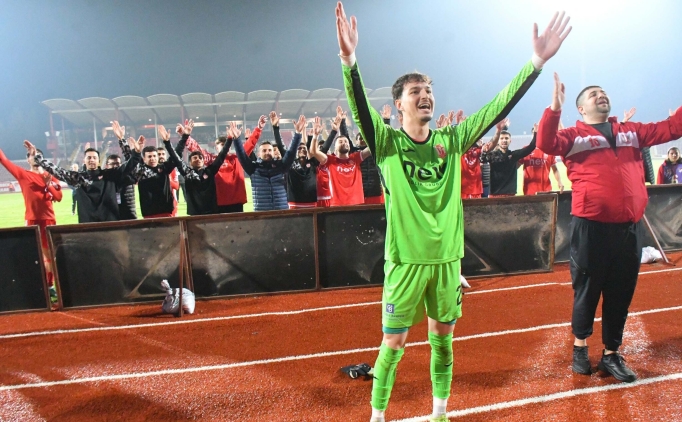 Bal�kesirspor'da alk��lar Talha'ya