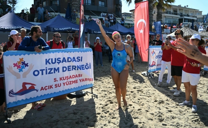 Bengisu Avc�, otizmli bireyler i�in kula� att�