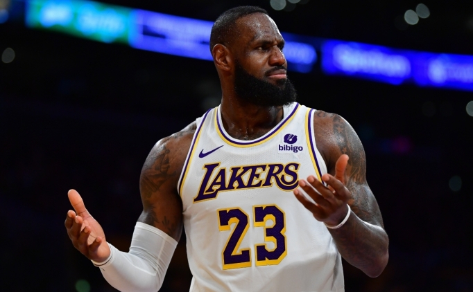 'Lakers, LeBron'un emekli olmas�n� tercih ediyordu' iddias�