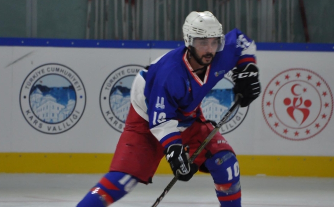 Kars Olimpik Buz Sporlar Salonu, sezonu gsteriyle at