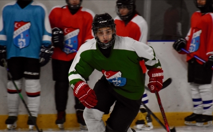   �ampiyon buz hokeyci Nil'in 'milli tak�mda kaptanl�k' hayali