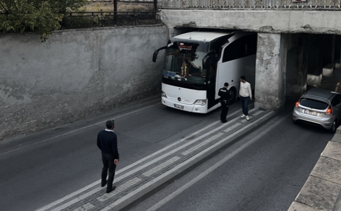 A�r� 1970 Spor'un tak�m otob�s�, Kayseri'de altge�ide s�k��t�