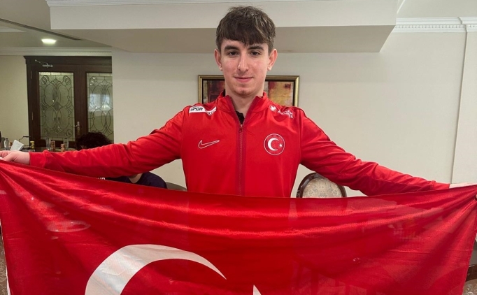 Enes Bur�, masa tenisi otizm kategorisinde d�nya 3'�nc�s� oldu