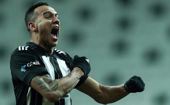 Josef de Souza'dan Be�ikta� taraftar�na mesaj 