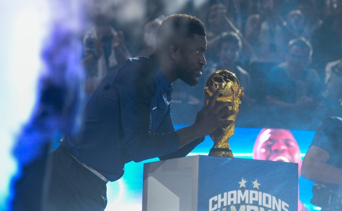 Samuel Umtiti futbola veda etti