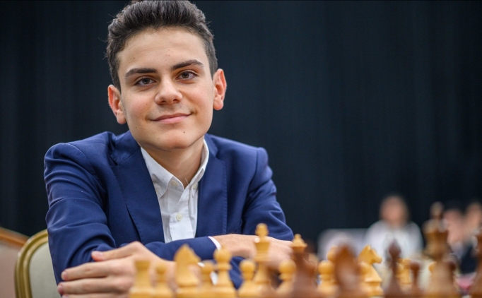 B�y�kusta Ediz G�rel, d�nya �ampiyonu Gukesh'i ma�lup etti