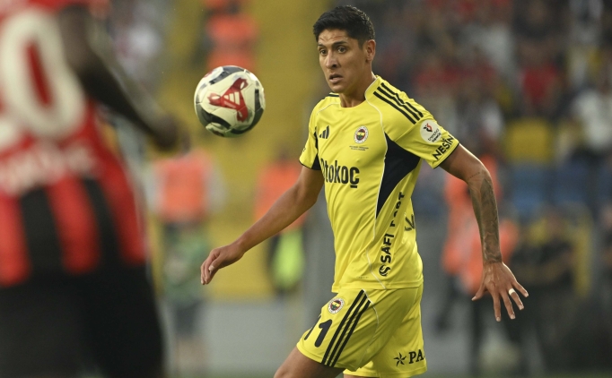 Fenerbahe'de Edson Alvarez 1 ay sahalardan uzak kalabilir