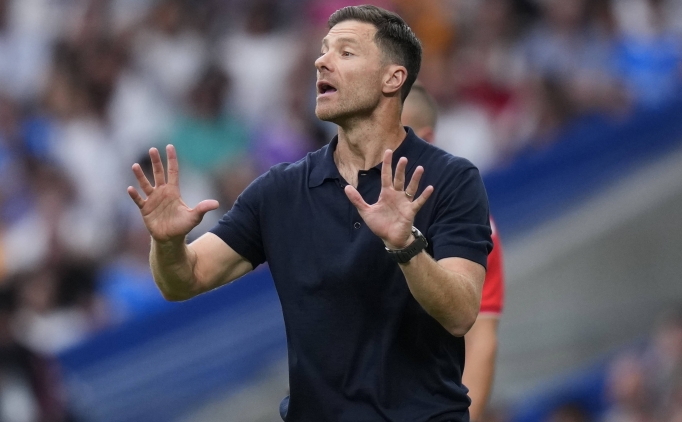 Xabi Alonso'dan Barcelonal Araujo'ya destek!