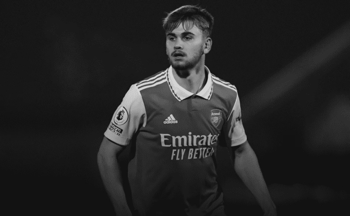 Eski Arsenal futbolcusu, ma� s�ras�nda hayat�n� kaybetti