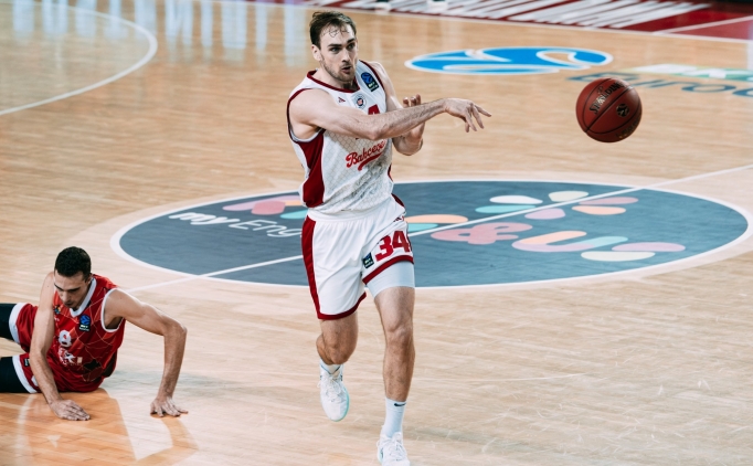 Bah�e�ehir Koleji, 6'da 6 i�in sahada