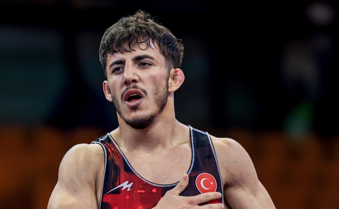 Tolga �zbek'ten bronz madalya