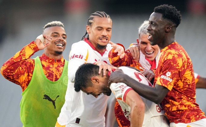 Galatasaray'da yeni transferler g�r�c�ye ��kt�