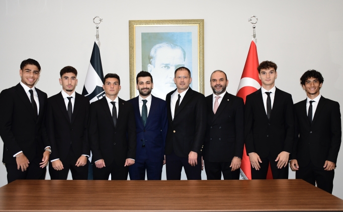 Be�ikta�'tan 5 altyap� oyuncusuyla profesyonel imza!