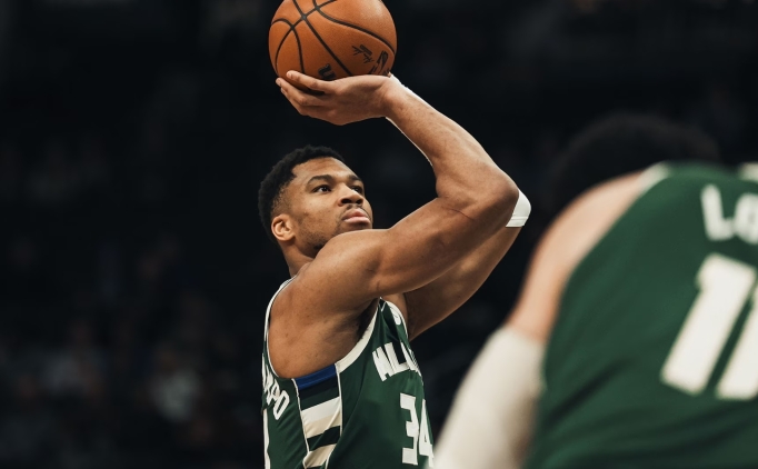 Antetokounmpo 20 bin say� baraj�n� a�t�