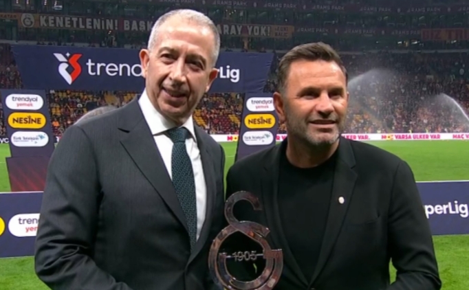 Galatasaray'da Okan Buruk'a plaket!