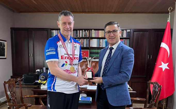 Endonezya Fatihi: B�lent Karsl�o�lu