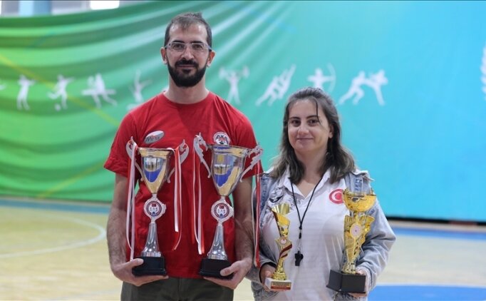 Azimli antren�r g�rme engelli e�inin kul�b�nde �ampiyonlar yeti�tiriyor