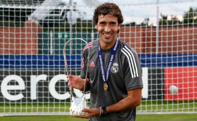 Real Madrid'de Raul ile yollar ayr�ld�