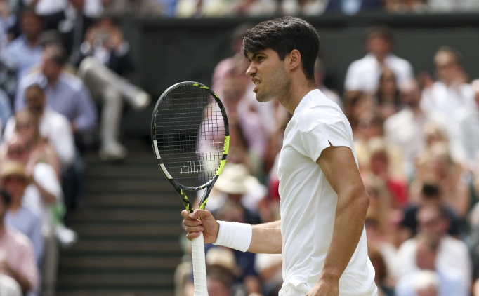 Alcaraz ve Swiatek ikinci tura ��kt�; Navarro ise elendi