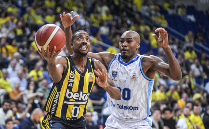 Fenerbah�e Beko serinin ilk ma��n� kazanarak 1-0 �ne ge�ti