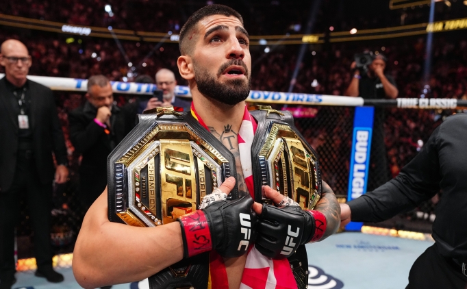 Ilia Topuria'dan tarihi zafer!