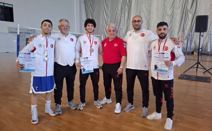 Milli boks�rler, G�rcistan'daki turnuvada 5 madalya ald�