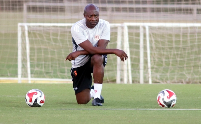 Pierre Webo, Antalyaspor'dan ayrıldı!
