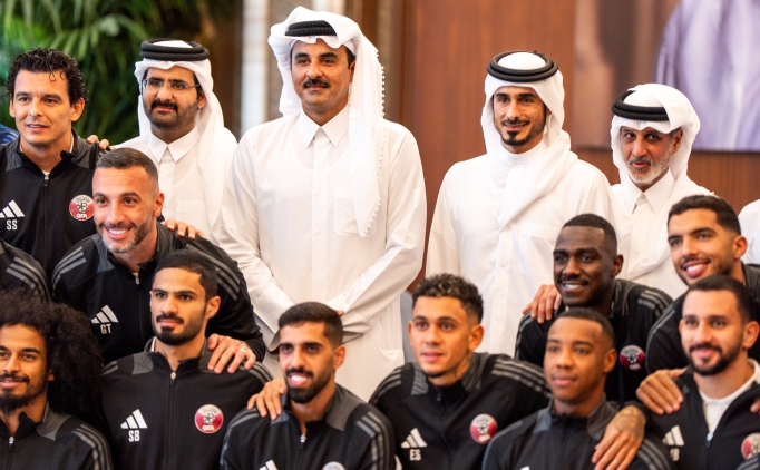 Katar Emiri Al Sani, D�nya Kupas�'na kat�lmaya hak kazanan Katar Milli Futbol Tak�m�'n� kabul etti