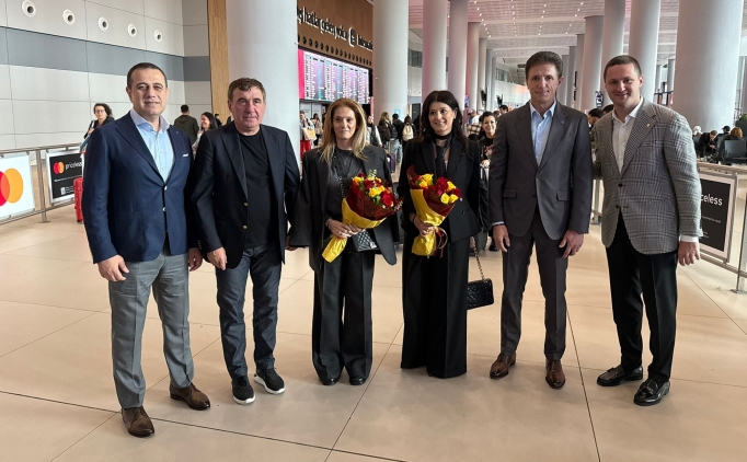Hagi ve Popescu, kupann yldnmnde stanbul'da