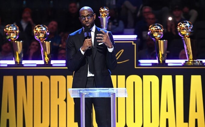 Warriors, Andre Iguodala'�n formas�n� 'emekli' etti