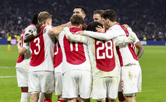 Ajax, 10 kişiyle uzatmalarda turladı