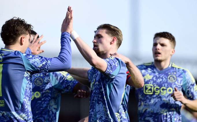 Ajax, Almere City'i tek golle geçti