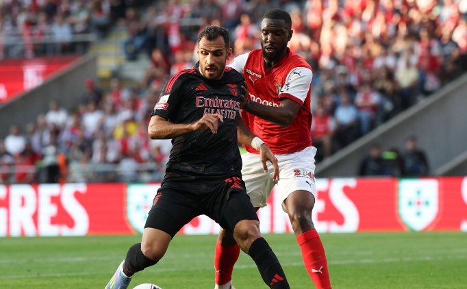 Benfica puan kaybetti ve �ampiyonlu�u b�rakt�!