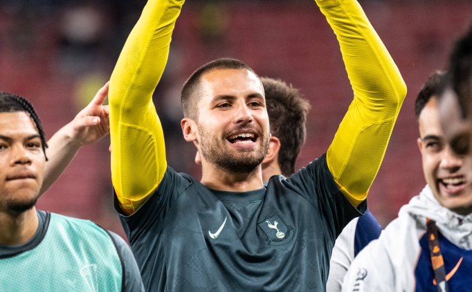 Tottenham'�n eski kalecisinden �a��rtan karar: Futbolu b�rak�p foto�raf�� oldu!