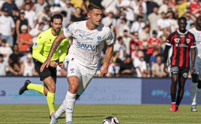 Fenerbahe ve Galatasaray peinde: Milinkovic Savic!