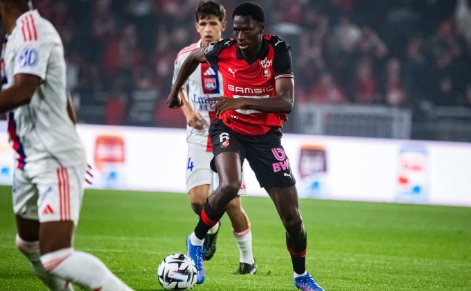 Galatasaray'da Onyedika'n�n alternatifi Cisse!