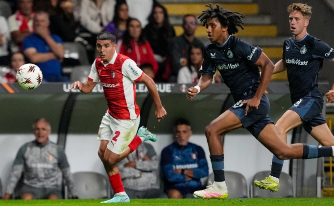 Braga, Robin van Persie'yi zd