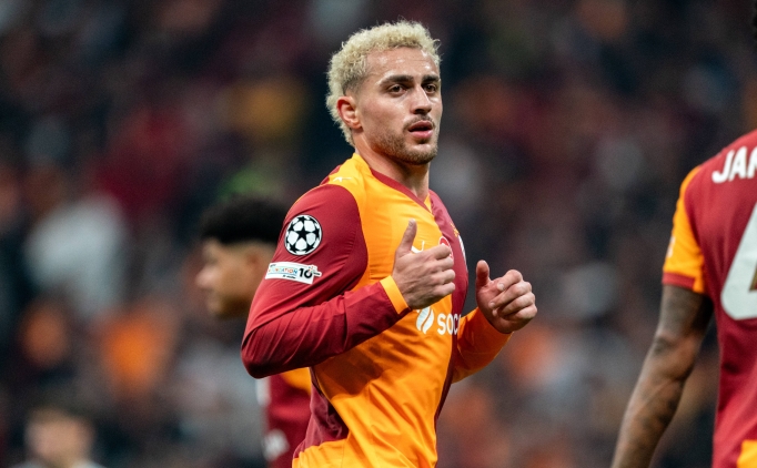 Galatasaray'da derbi i�in s�rpriz sa� bek karar�