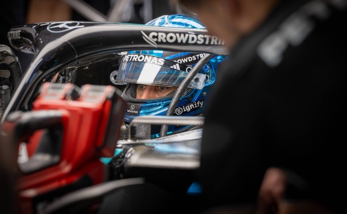 Singapur GP'de pole pozisyonu George Russell'n